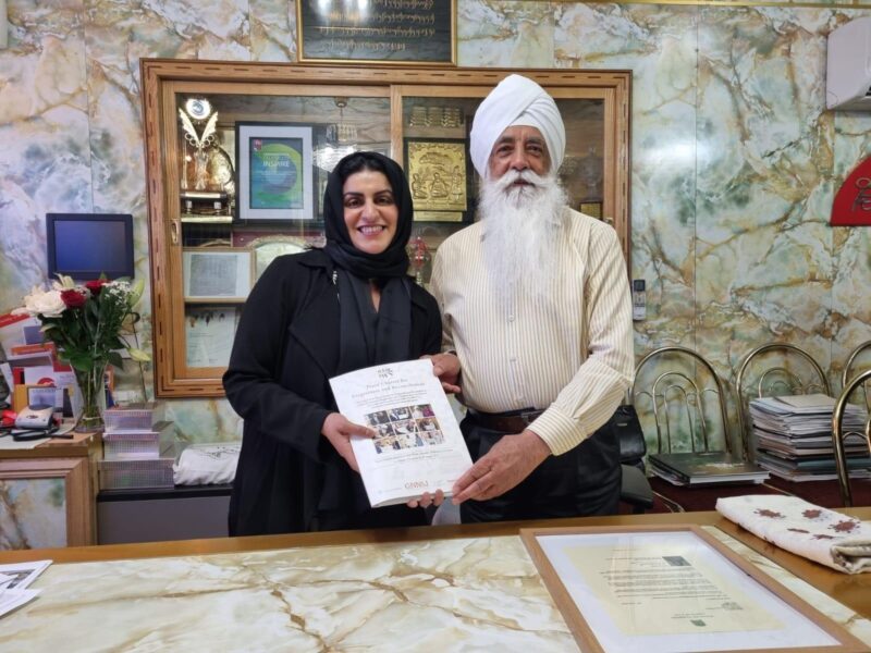 Shabana presented Bhai Sahib Ji with a letter thanking Nishkam for their work.